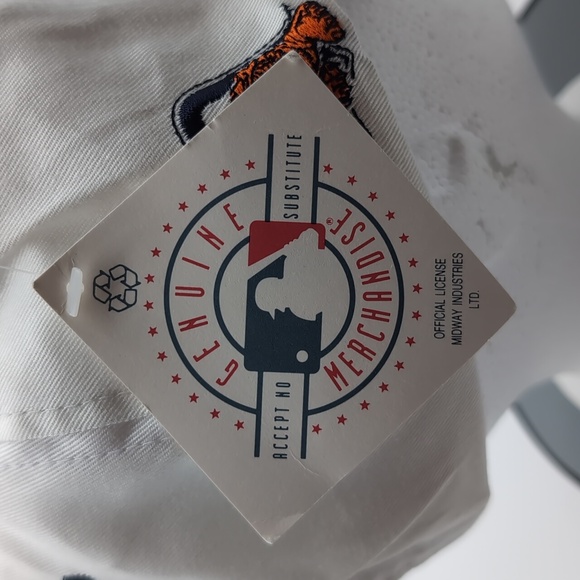 MLB| NWT Vintage MLB Detroit Tigers White Sports Cap Snap Back Blue Brim - Picture 9 of 13